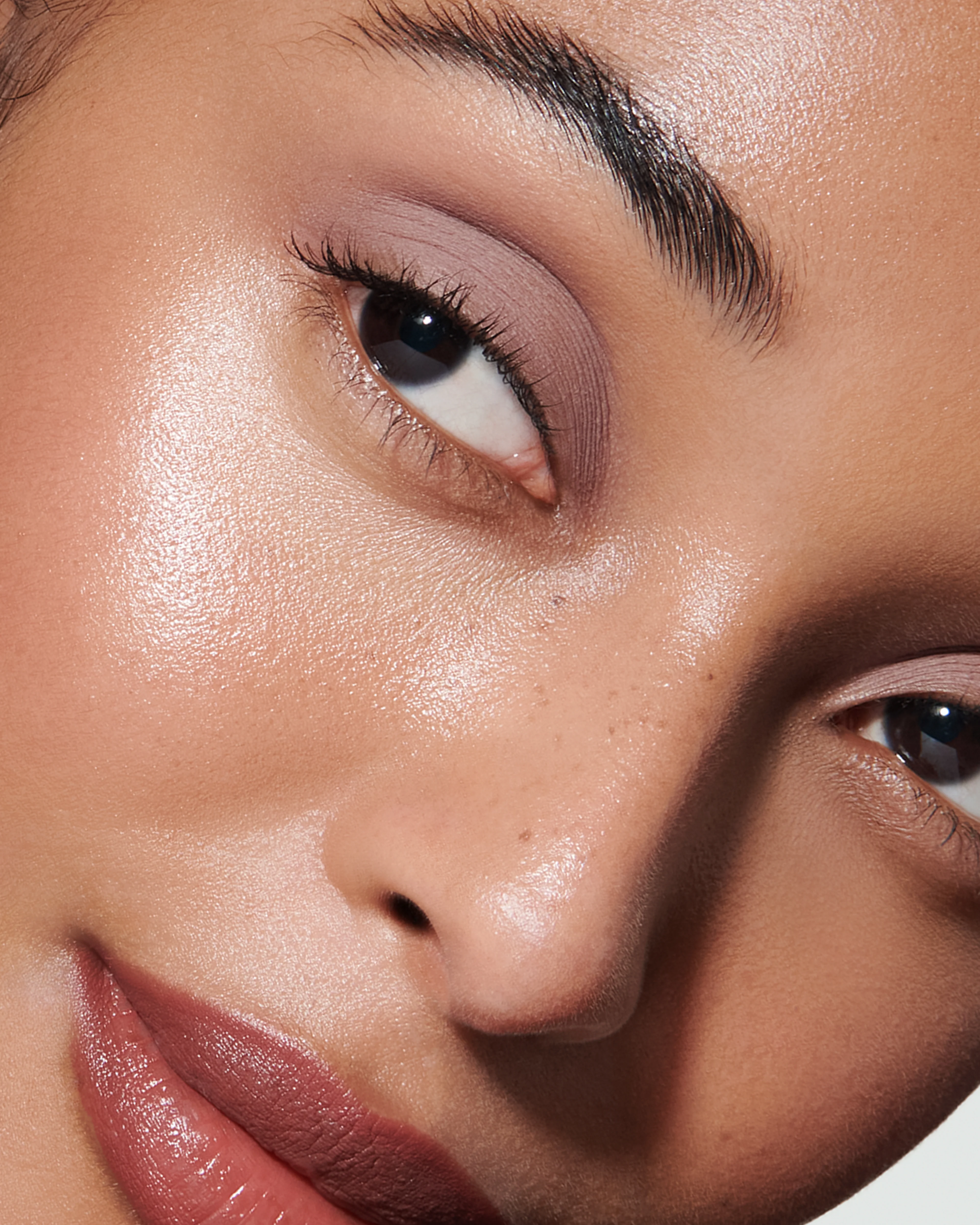 Ione (Liquid Silk Liquid Eyeshadow) - Image 4