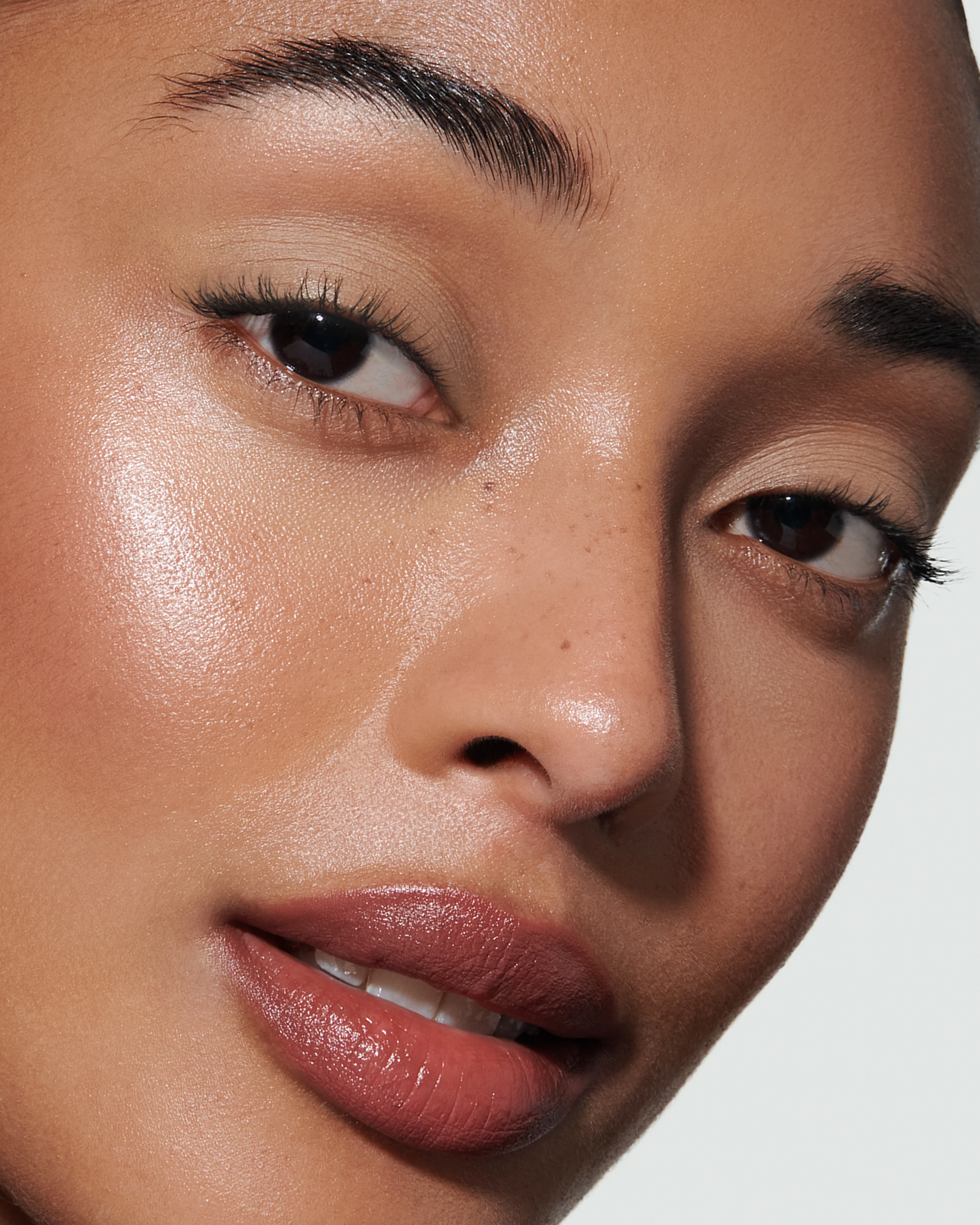 Phoebe (Liquid Silk Liquid Eyeshadow) - Image 4