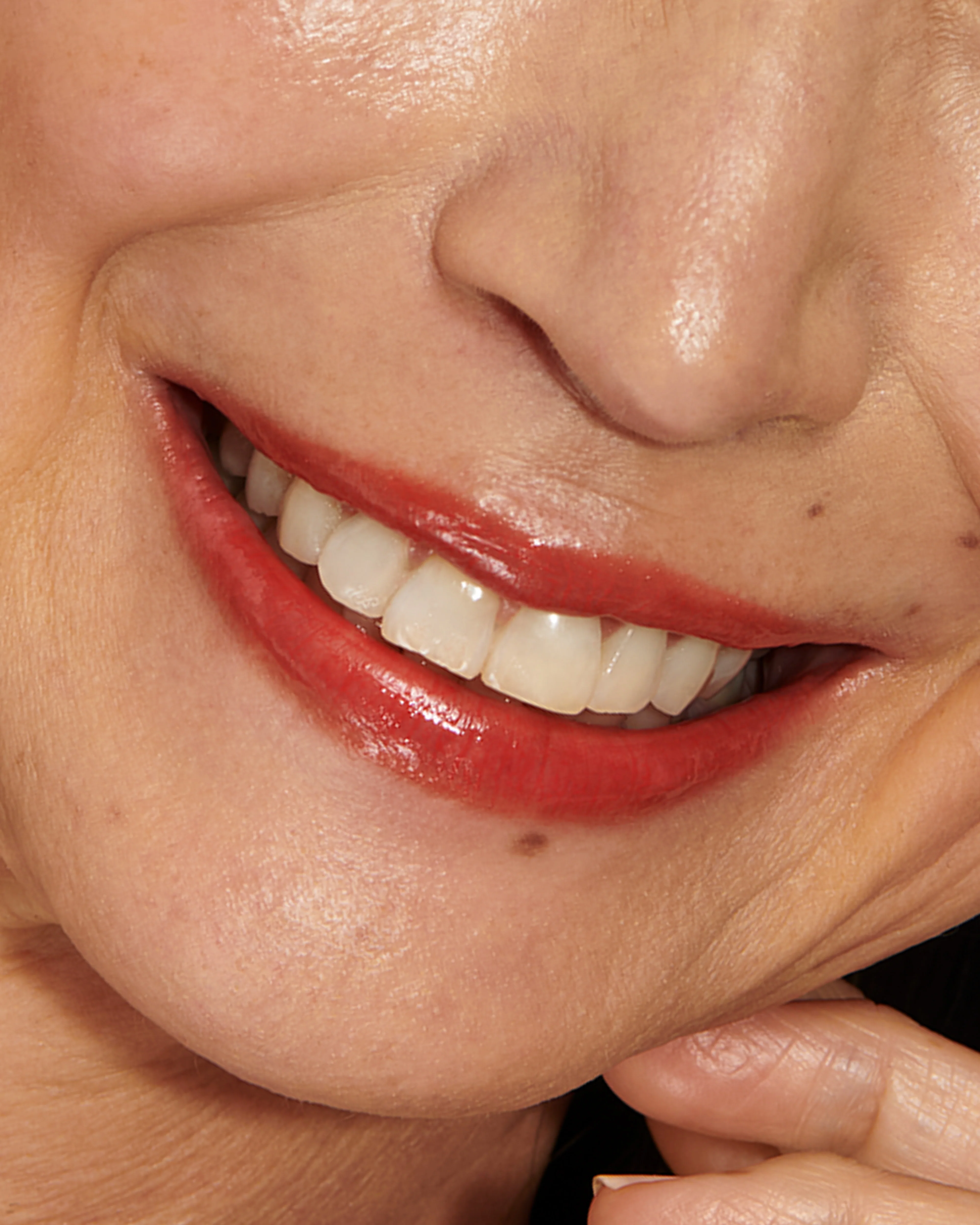 Red Curve (Baume Embrace Melting Lip Colour) - Image 8