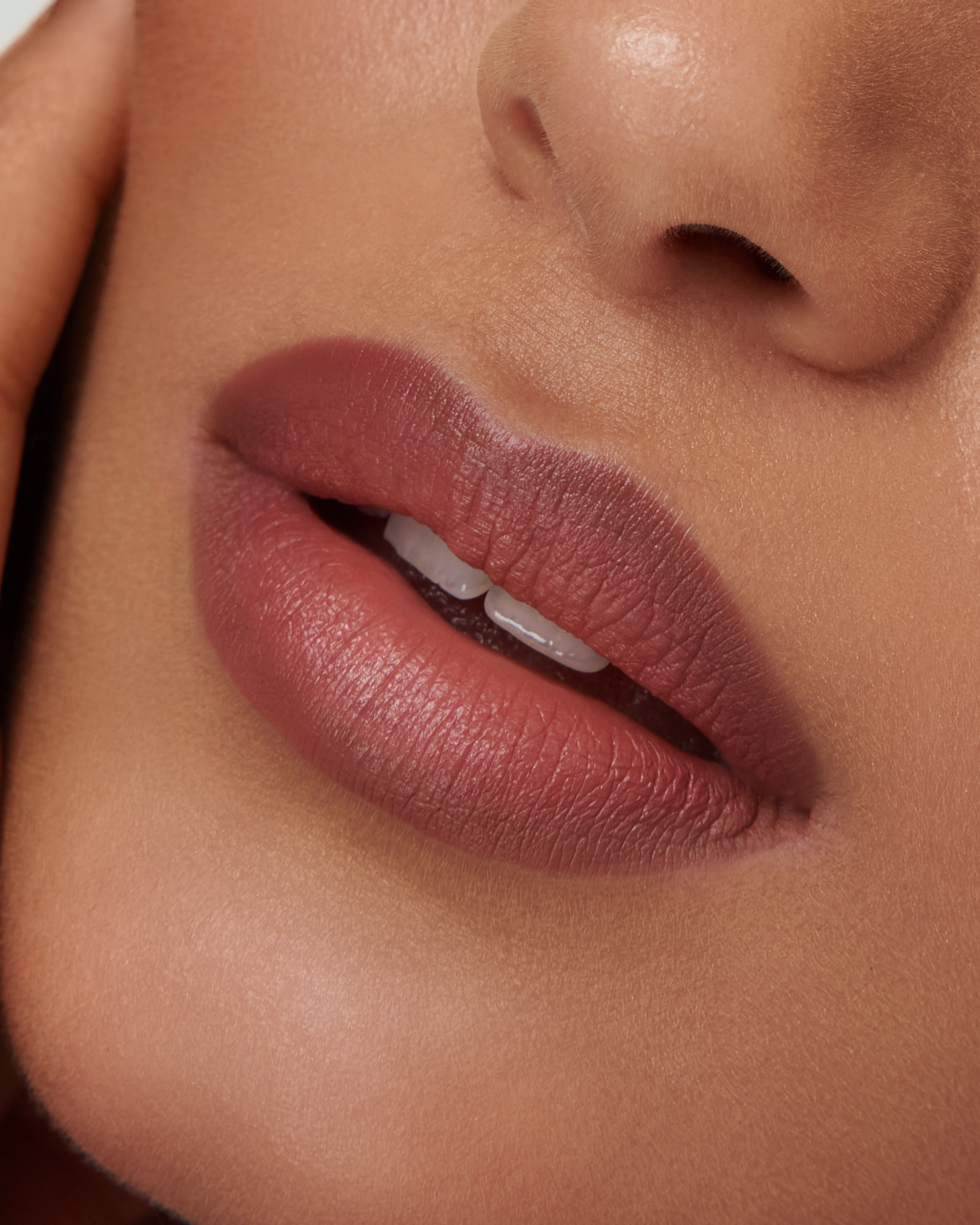 3C Deep Berry (Sculpt and Shade Lip Pencil) - Image 5